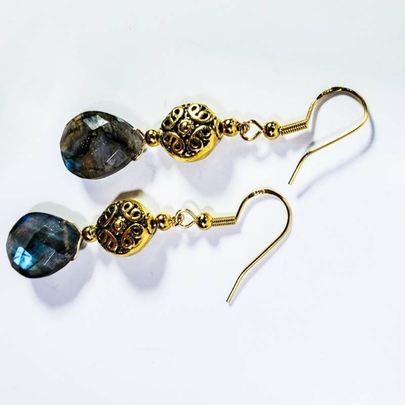 Stunning Labradorite Drop Earrings - Picture 2 of 9